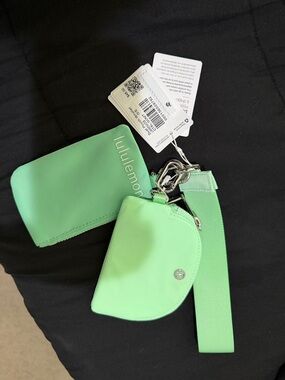 Lululemon dual pouch wristlet lime green